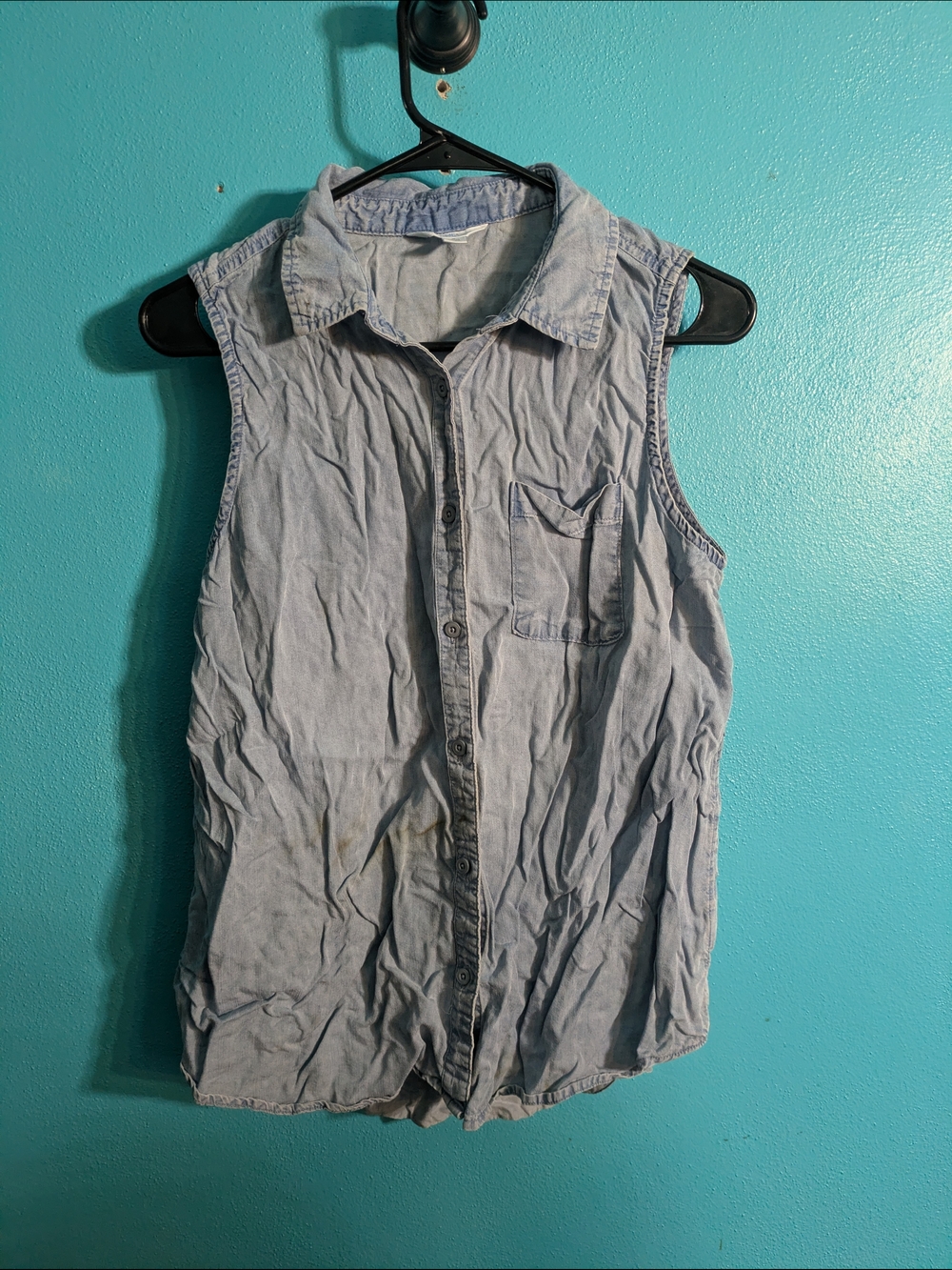 Time and Tru Light Blue Sleeveless Button-Up